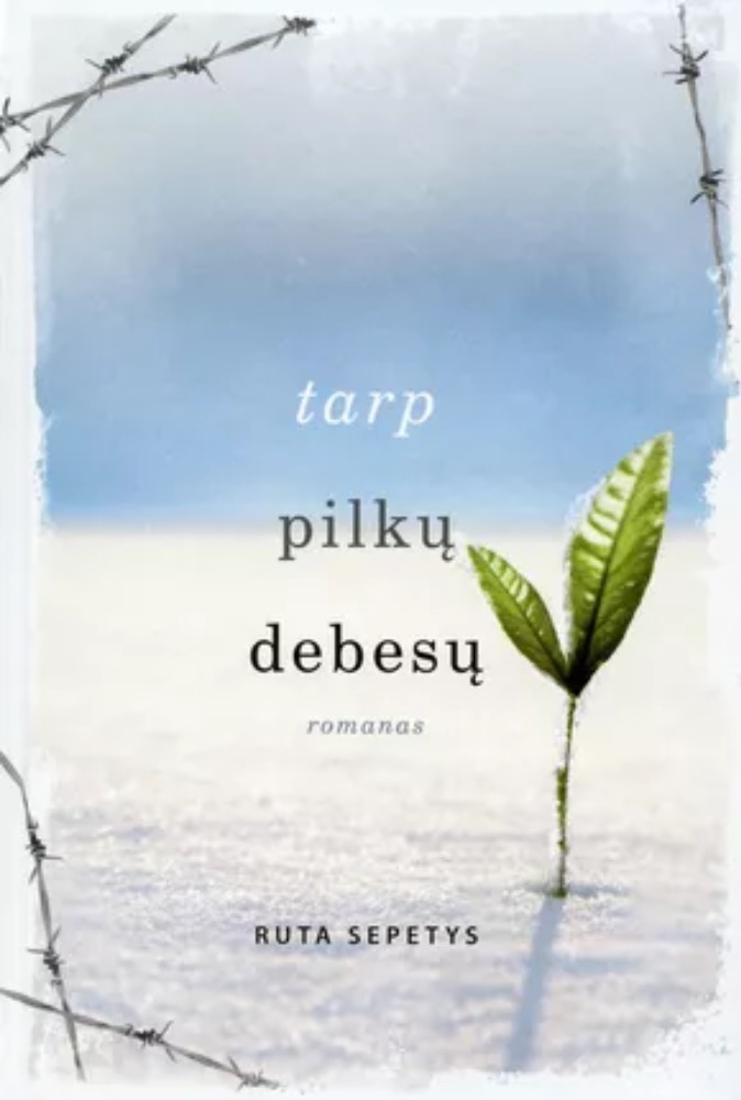 Tarp pilkų debesų