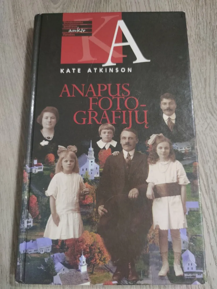Anapus fotografijų