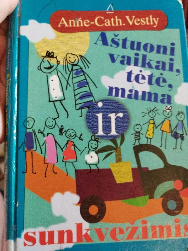 Aštuoni vaikai, tėtė,mama ir sunkvezimis