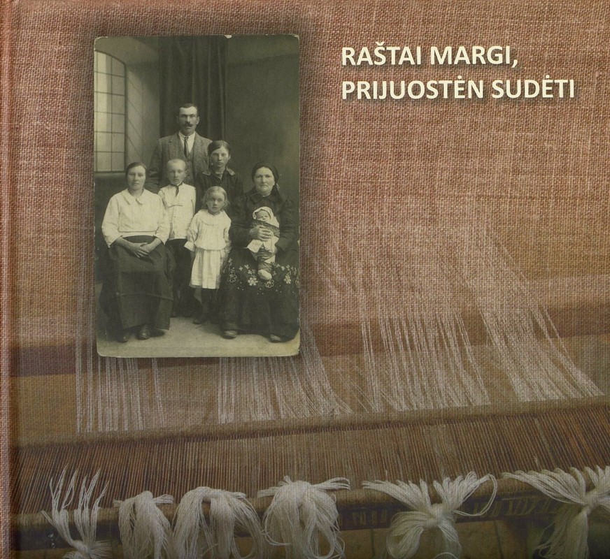 Raštai margi prijuostėn sudėti
