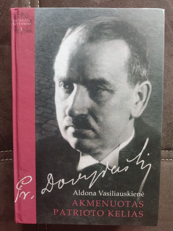 Akmenuotas patrioto kelias