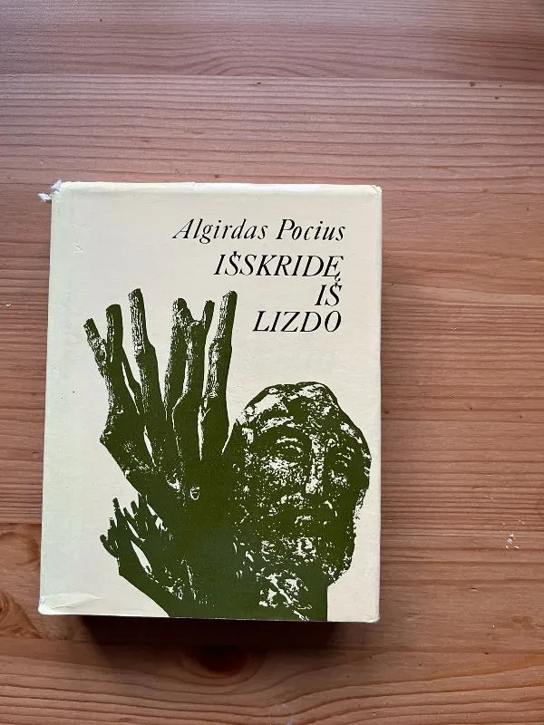 Išskridę iš lizdo