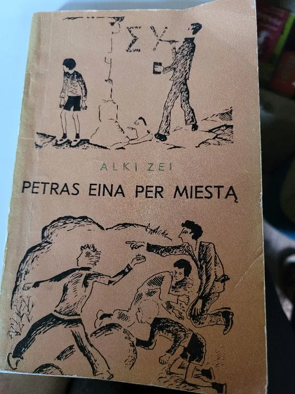Petras eina per miestą