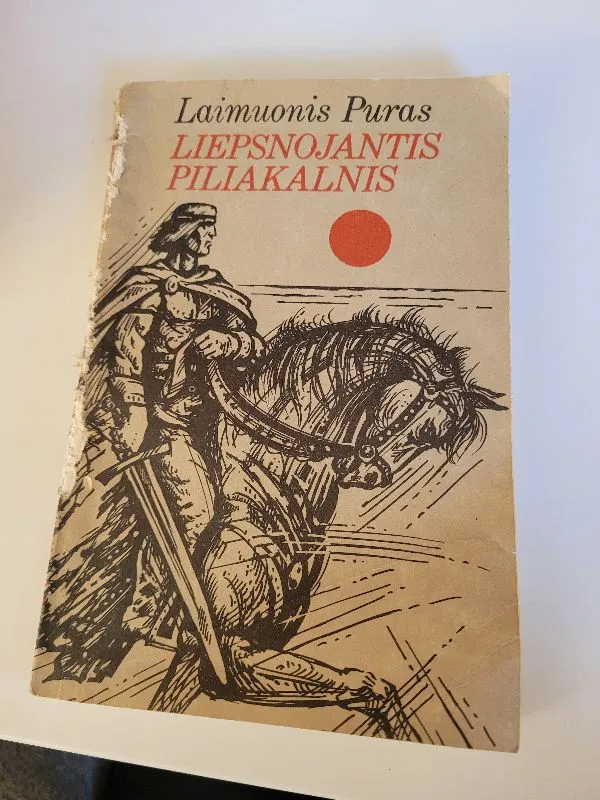 Liepsnojantis piliakalnis