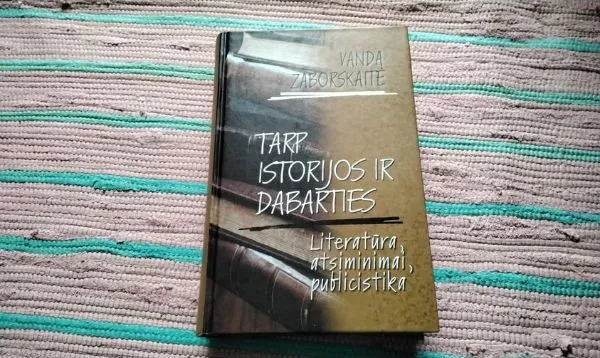Tarp istorijos ir dabarties. Literatūra, atsiminimai, publicistika