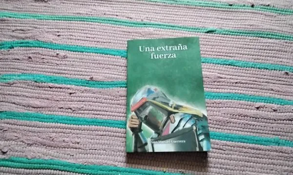 Una Extraña Fuerza