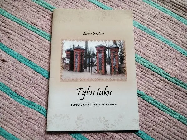 Tylos taku Pumpėnų kapinių kryžiai ir paminklai