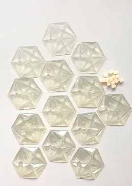 Vintažiniai akrilo šviestuvo elementai-pakabukai "kristalai"