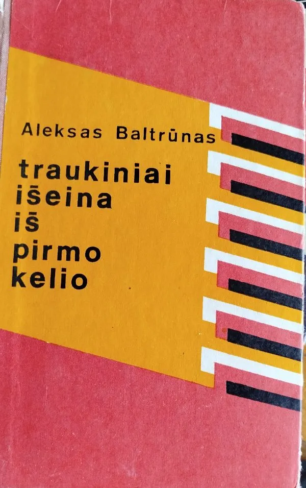 Traukiniai išeina iš pirmo kelio