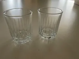 Du stikliukai degtinei