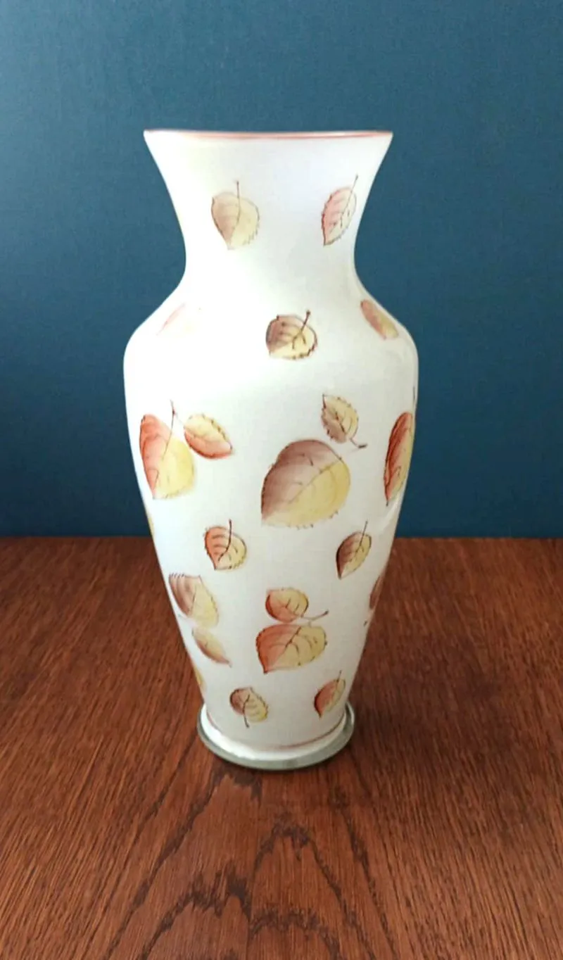Balto stiklo vintažinė vaza, 27cm aukštis
