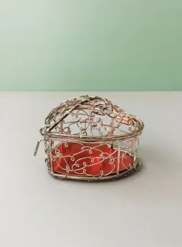 Širdelės formos dekoratyvinė metalinė dėžutė, plotis 8cm