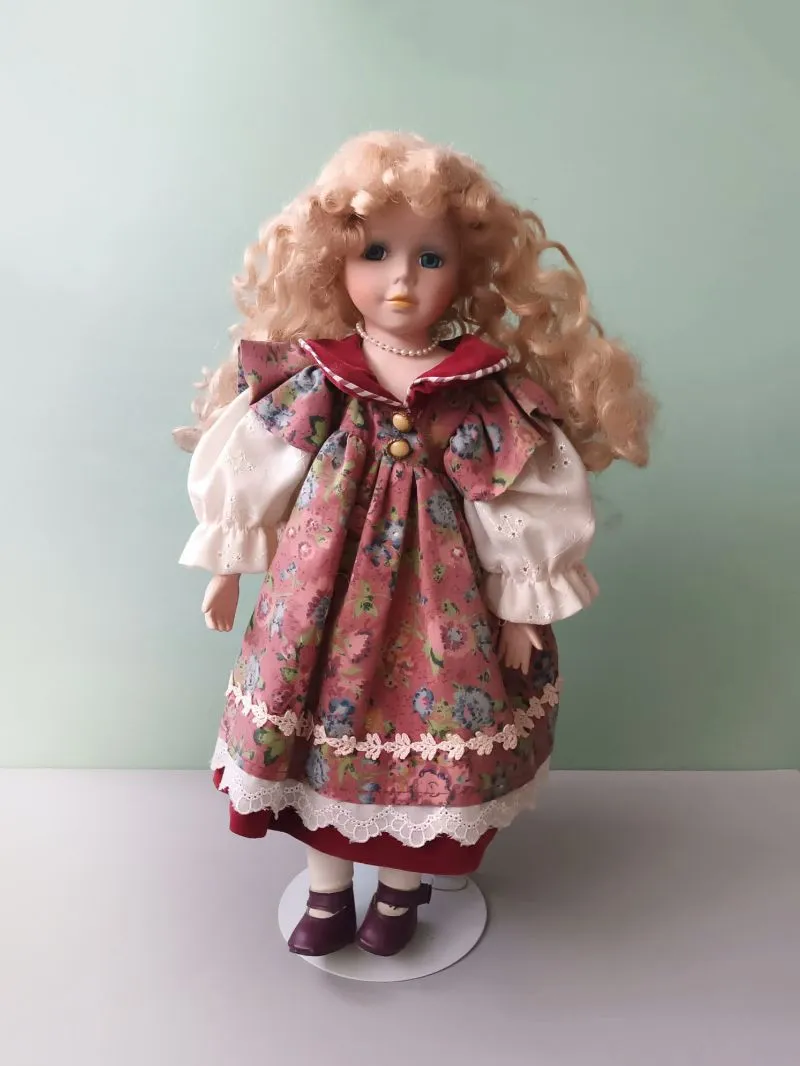 Vintažinė porcelianinė lėlė su stovu, 40cm