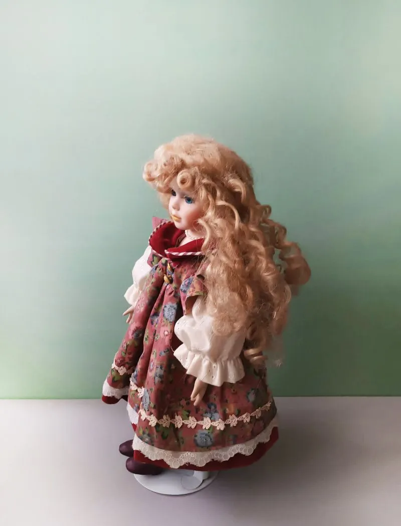 Vintažinė porcelianinė lėlė su stovu, 40cm