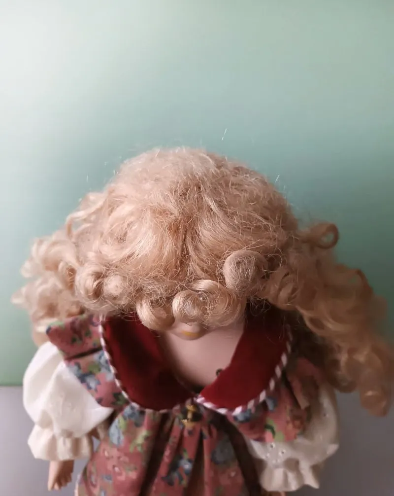 Vintažinė porcelianinė lėlė su stovu, 40cm